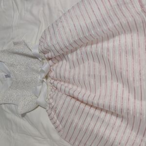 Place White Fabric with Tag